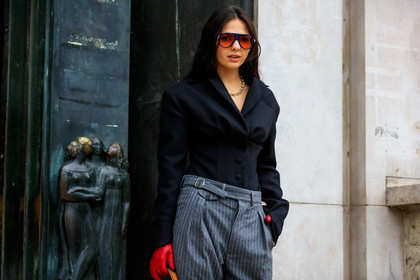doina ciobanu, carrot pants, carrera sunglasses, red gloves, black jacket, striped pants, low necked jacket, red sunglasses, blue sunglasses, corset jacket, big chain necklace, golden necklace, fashion week, frenchystyle, FW, jonathan paciullo, street style, SPRING SUMMER 2020, SS 20, PFW, PARIS, horizontal, atmosphere details, detail