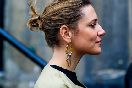 atmosphere details, AUTUMN WINTER 2017-2018, AW 17-18, bun, detail, earrings, FALL WINTER 2017-2018, fashion week, frenchystyle, FW, FW 17-18, geometric, horizontal, jonathan paciullo, LFW, LONDON, street style