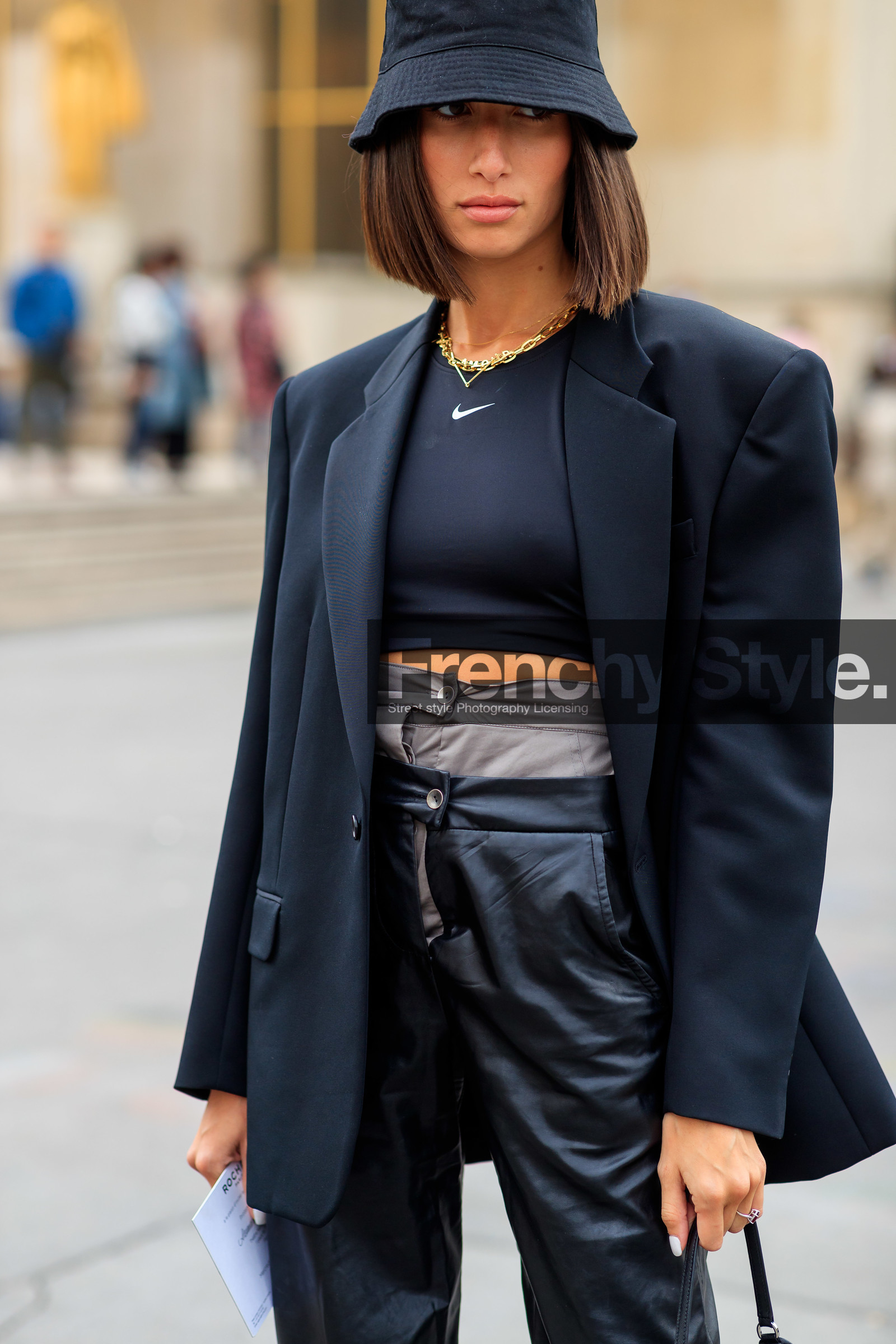 alexandra guerain, black total look, black top, black jacket, black pants, black hat, black bag, black leather pants, nike top, cropped top, grey pants, high waist pants, fashion week, frenchystyle, FW, jonathan paciullo, street style, SPRING SUMMER 2020, SS 20, PFW, PARIS, vertical, atmosphere details, detail