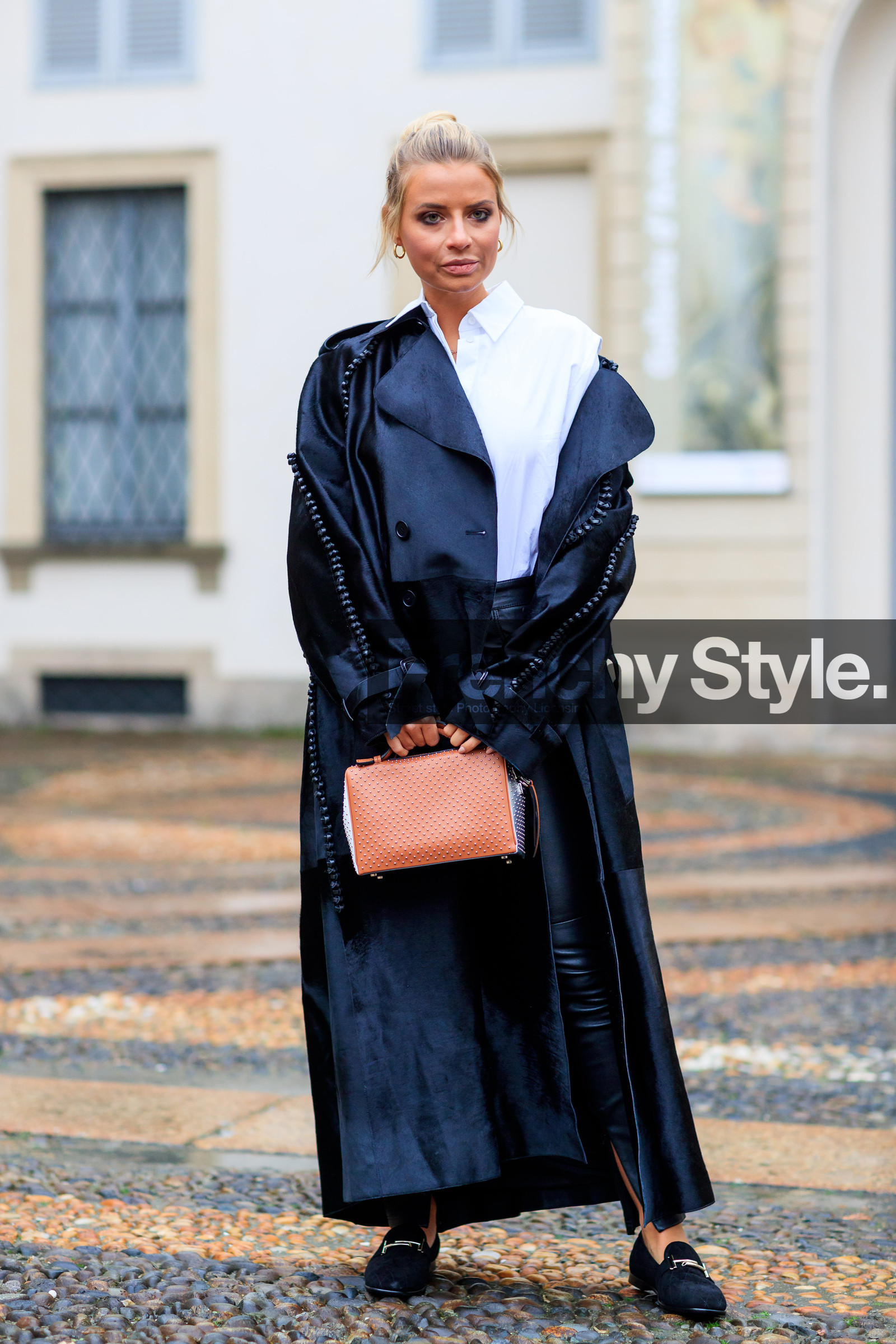 black coat, black pants, black shoes, brown bag, leather bag, leather coat, leather pants, leather shoes, loafers, white shirt, fashion week, frenchystyle, FW, jonathan paciullo, street style, MFW, MILAN, AUTUMN WINTER 2018-2019, FALL WINTER 2018-2019, FW 18-19, vertical, full length, veronica ferraro