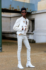 model, alton mason, white total look, white leather clutch, white leather bag, white leather boots, white leather jacket, white jeans, tight jeans, margiela bag, margiela boots, camel toe margiela boots, used boots, metalic frame sunglasses, fashion week, frenchystyle, FW, jonathan paciullo, street style, SPRING SUMMER 2020, SS 20, PFW, PARIS, vertical, full length