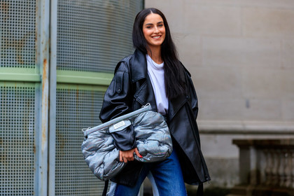 black leather perfecto, margiela bag, oversize jacket, oversize perfecto, silvered bag, quilted bag, fiona zanetti, fashion week, frenchystyle, FW, jonathan paciullo, street style, SPRING SUMMER 2020, SS 20, PFW, PARIS, horizontal, atmosphere details, detail