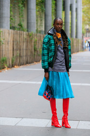 model, red polish boots, high boots, high heels boots, light blue skirt, mid long skirt, pleated skirt, prada bag, hand bag, fire printed bag, black bag, bucket bag, red bag, printed bag, floral printed blouse, dark grey blouse, silk blouse, high collar blouse, dark grey t-shirt, floral printed t-shirt, green coat, green bombers, fur collar coat, checked coat, fur coat, make up, make up details, studs make up, strassed make up, fashion week, frenchystyle, FW, jonathan paciullo, street style, SPRING SUMMER 2020, SS 20, PFW, PARIS, vertical, full length