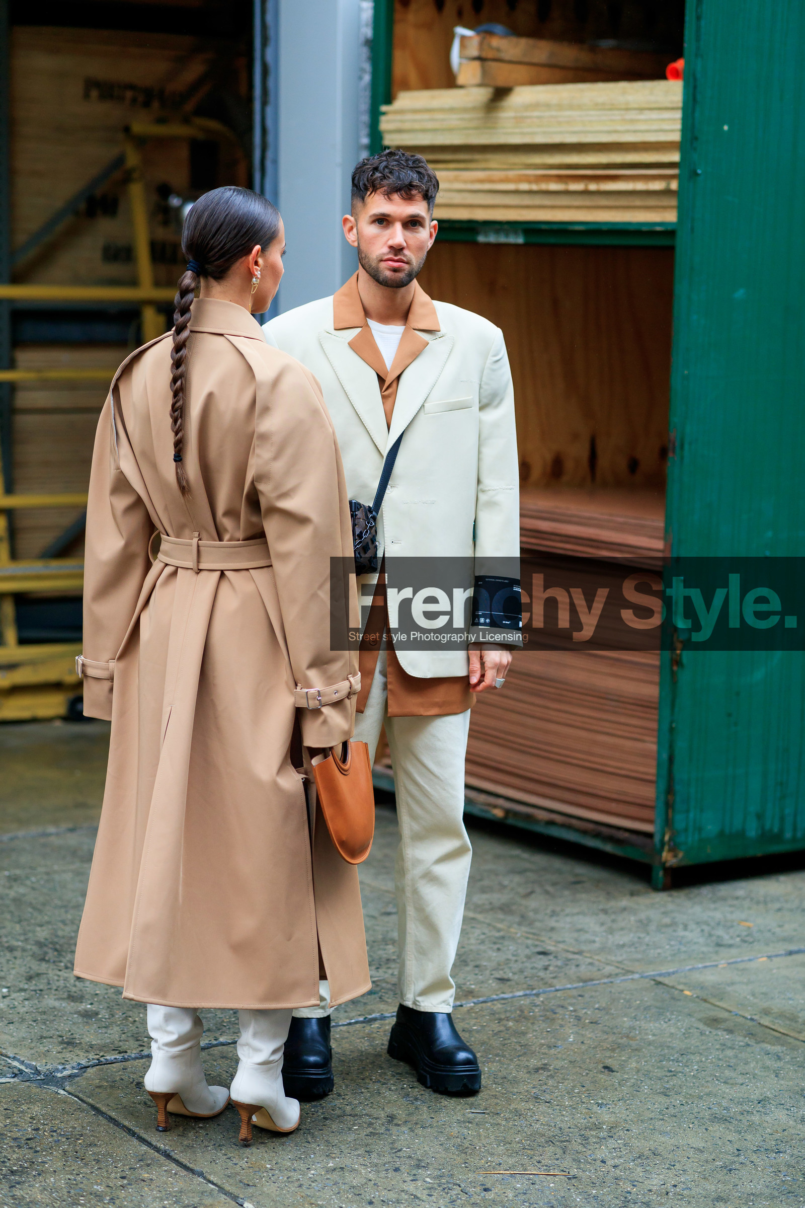alice & j.s, alice barbier, JS roques, beige jacket, beige trench coat, light beige jacket, balloon sleeves, zipped parka, zipped jacket, zipped trenchcoat, orange shirt, white t-shirt, crossbody bag, louis vuitton bag, monogrammed bag, velvet bag, brown leather bag, round shape bag, hand bag, camel leather bag, belted jacket, belted parka, belted trench coat, white leather boots, black leather boots, flat boots, big sole boots, chelsea boots, fashion week, frenchystyle, FW, jonathan paciullo, street style, NYFW, NEW YORK, AUTUMN WINTER 2020-2021, FALL WINTER 2020-2021, FW 20-21, vertical, full length