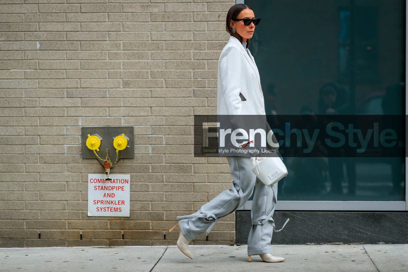 alice barbier, white jacket, white leather bag, white leather boots, grey top, grey pants, light grey pants, turtleneck top, bucket bag, margiela bag, celine sunglasses, futurist shape sunglasses, butterfly sunglasses, black sunglasses, high heels boots, fashion week, frenchystyle, FW, jonathan paciullo, street style, NYFW, NEW YORK, AUTUMN WINTER 2020-2021, FALL WINTER 2020-2021, FW 20-21, horizontal, atmosphere details, full length