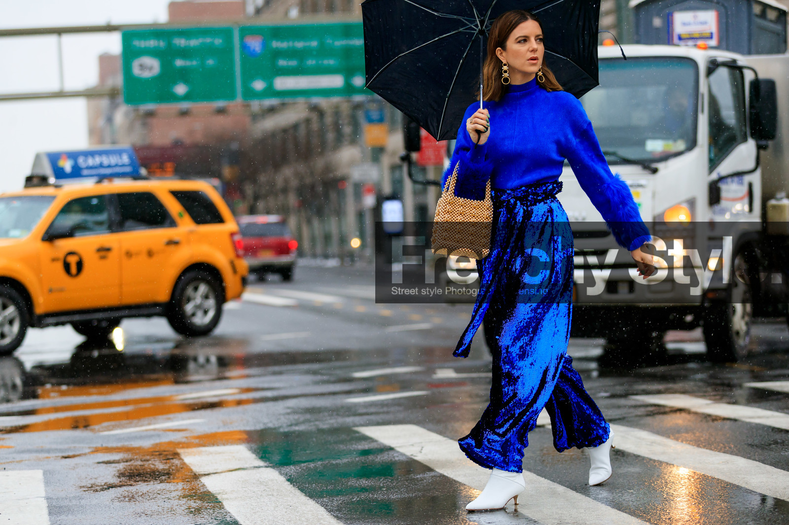 beige bag, blue pants, blue sweater, earrings, high heels, leather bag, leather shoes, sequined pants, shiny pants, trousers, white shoes, street style, jonathan paciullo, frenchystyle, NYFW, NEW YORK, AUTUMN WINTER 2019-2020, AW 19-20, FALL WINTER 2019-2020, FW 19-20, FW, fashion week, atmosphere details, horizontal, full length