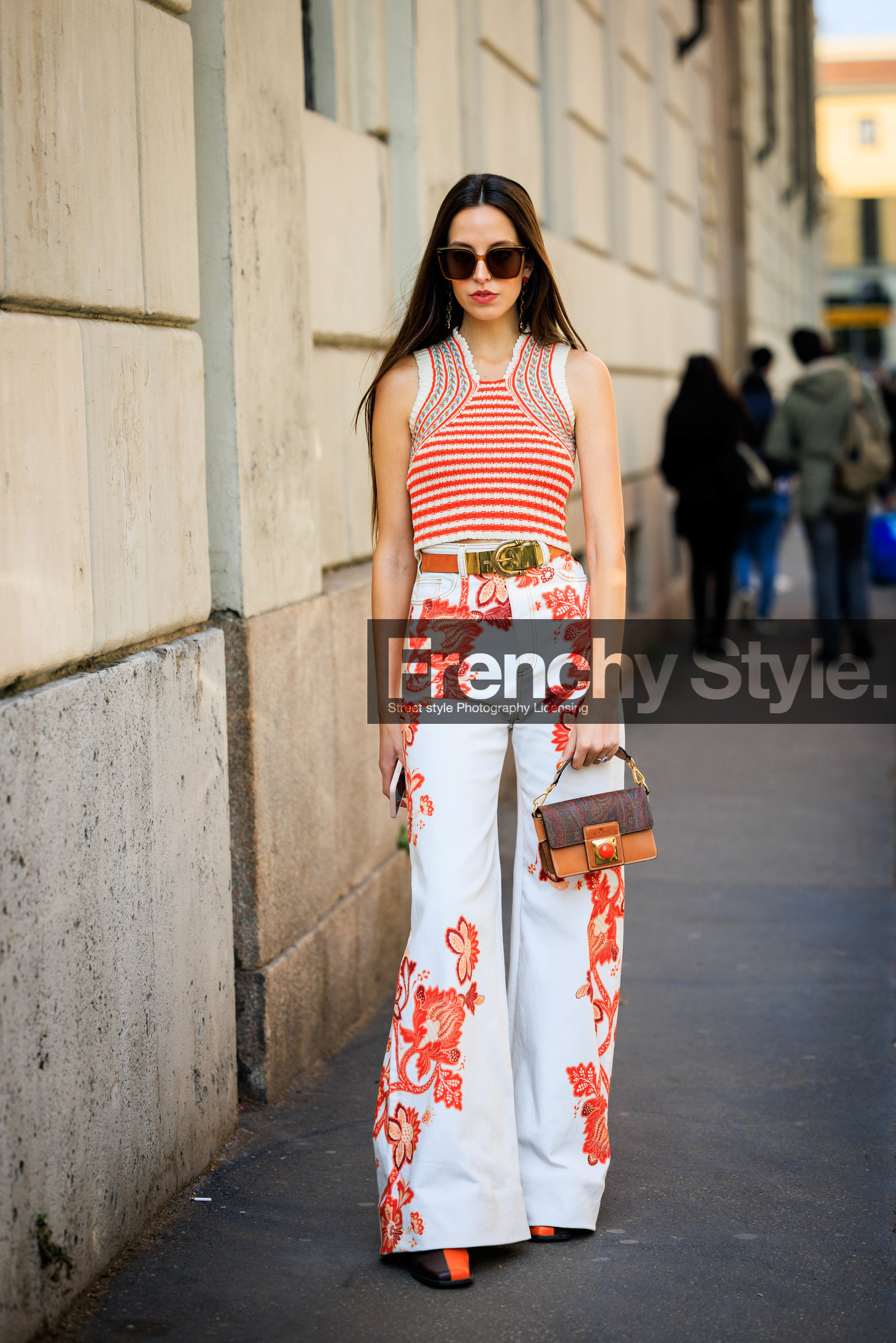 knitted top, stripes top, red stipes top, black sunglasses, knitwear, etro, etro bag, brown bag, leather handbag, buckle betl, printedtrousers, flowered trousers, wideleg pants, long earrings, dual tones boots, street style, jonathan paciullo, FW, frenchystyle, fashion week, MFW, MILAN, FALL WINTER 2022_2023, AUTUMN WINTER 2022-2023, FW 22-23, vertical, full length