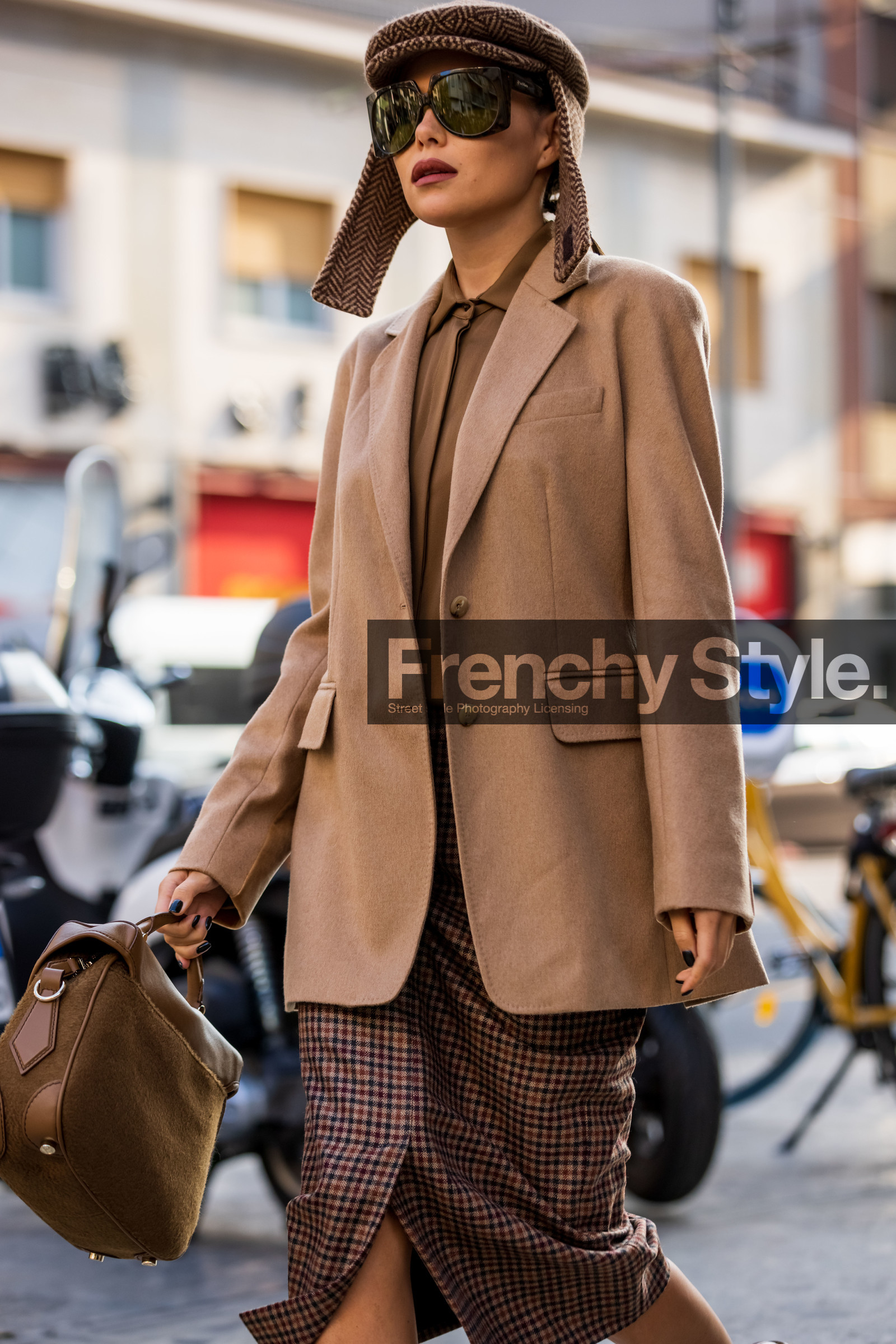 bag, beige blazer, beret, brown cap, brown monochrome, brown shirt, camel bag, check, chevron print, hat, Karina Nigay, leather bag, maxmara total look, monochrome, print skirt, tartan skirt, sunglasses, oversize sunglasses, wool blazer, fashion week, frenchystyle, FW, jonathan paciullo, street style, MFW, MILAN, SPRING SUMMER 2022, SS 22, vertical, atmosphere details, detail