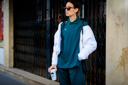 black bag, down jacket, earrings, green pants, green top, lacoste, leather bag, off the shoulder, sunglasses, trousers, white jacket, street style, jonathan paciullo, FW, frenchystyle, fashion week, PFW, PARIS, AUTUMN WINTER 2018-2019, FALL WINTER 2018-2019, FW 18-19, horizontal, atmosphere details