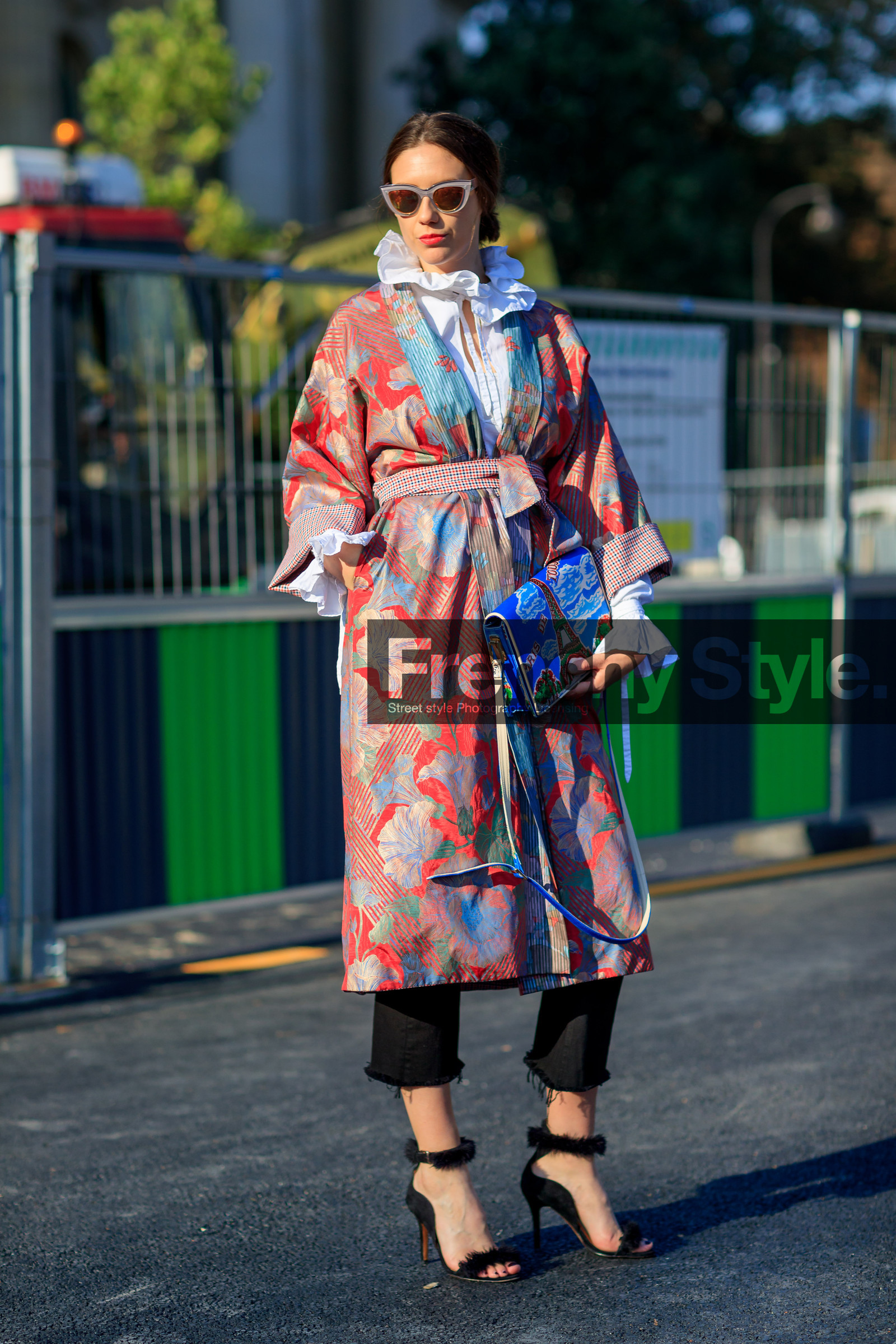 black denim, black shoes, blue bag, denim pants, drawings, fashion week, frenchystyle, full length, FW, high heels, japanese print, jeans, jonathan paciullo, leather bag, leather shoes, multicolor bag, PARIS, PFW, printed bag, printed jacket, red jacket, robe, SPRING SUMMER 2017, SS 17, street style, sunglasses, trousers, vertical, white shirt