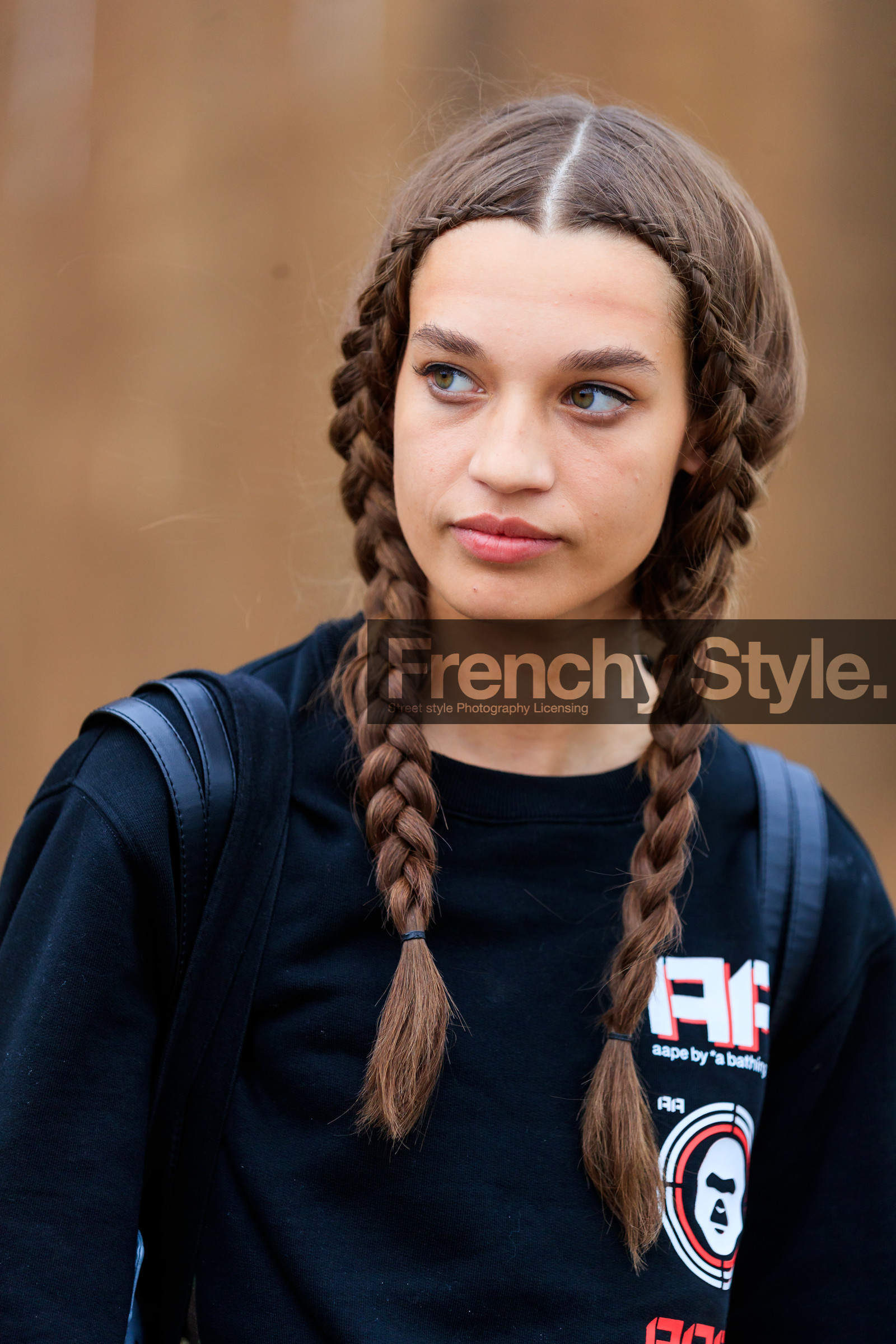 model, plaited hair, hair details, black sweatshirt, letter printed sweatshirt, fashion week, frenchystyle, FW, jonathan paciullo, street style, SPRING SUMMER 2020, SS 20, PFW, PARIS, vertical, atmosphere details, detail