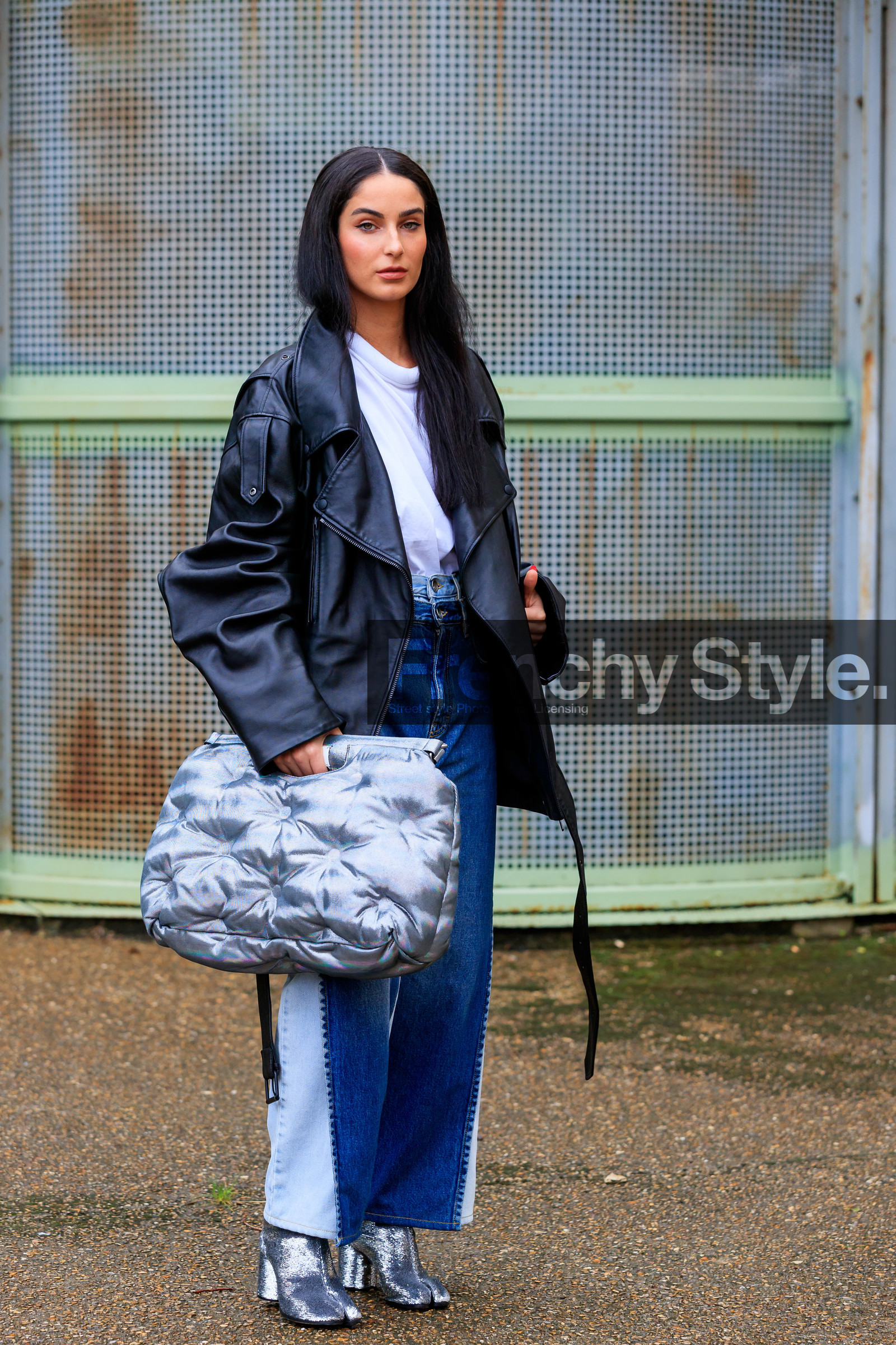 black leather perfecto, margiela bag, margiela boots, oversize jacket, oversize perfecto, silvered bag, quilted bag, silvered boots, high heels boots, denim, light blue jeans, blue jeans, patchwork jeans, flare jeans, fiona zanetti, fashion week, frenchystyle, FW, jonathan paciullo, street style, SPRING SUMMER 2020, SS 20, PFW, PARIS, vertical, full length