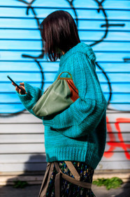 light blue pullover, bicolor bag, light green leather bag, camel leather bag, floral printed skirt, pleated skirt, fashion week, frenchystyle, FW, jonathan paciullo, street style, PFW, PARIS, AUTUMN WINTER 2020-2021, FALL WINTER 2020-2021, FW 20-21, vertical, atmosphere details, detail