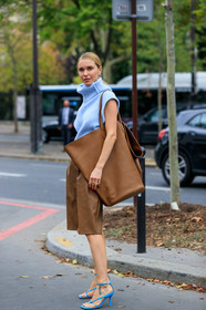 pernille teisbaek, camel leather bag, camel leather pants, camel leather bermuda shorts, big bag, shopping bag, light blue pullover, sleeveless pullover, turtleneck pullover, blue leather sandals, bottega veneta shoes, high heels sandals, multi straps sandals, fashion week, frenchystyle, FW, jonathan paciullo, street style, SPRING SUMMER 2020, SS 20, PFW, PARIS, vertical, full length