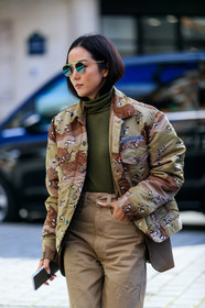 yoyo cao, beige pants, beige bombers, kaki pullover, turtleneck pullover, aviator sunglasses, metalic frame sunglasses, military printed bombers, supreme jacket, zipped jacket, high waist pants, kaki bombers, camo, fashion week, frenchystyle, FW, jonathan paciullo, street style, PFW, PARIS, AUTUMN WINTER 2020-2021, FALL WINTER 2020-2021, FW 20-21, vertical, atmosphere details, detail