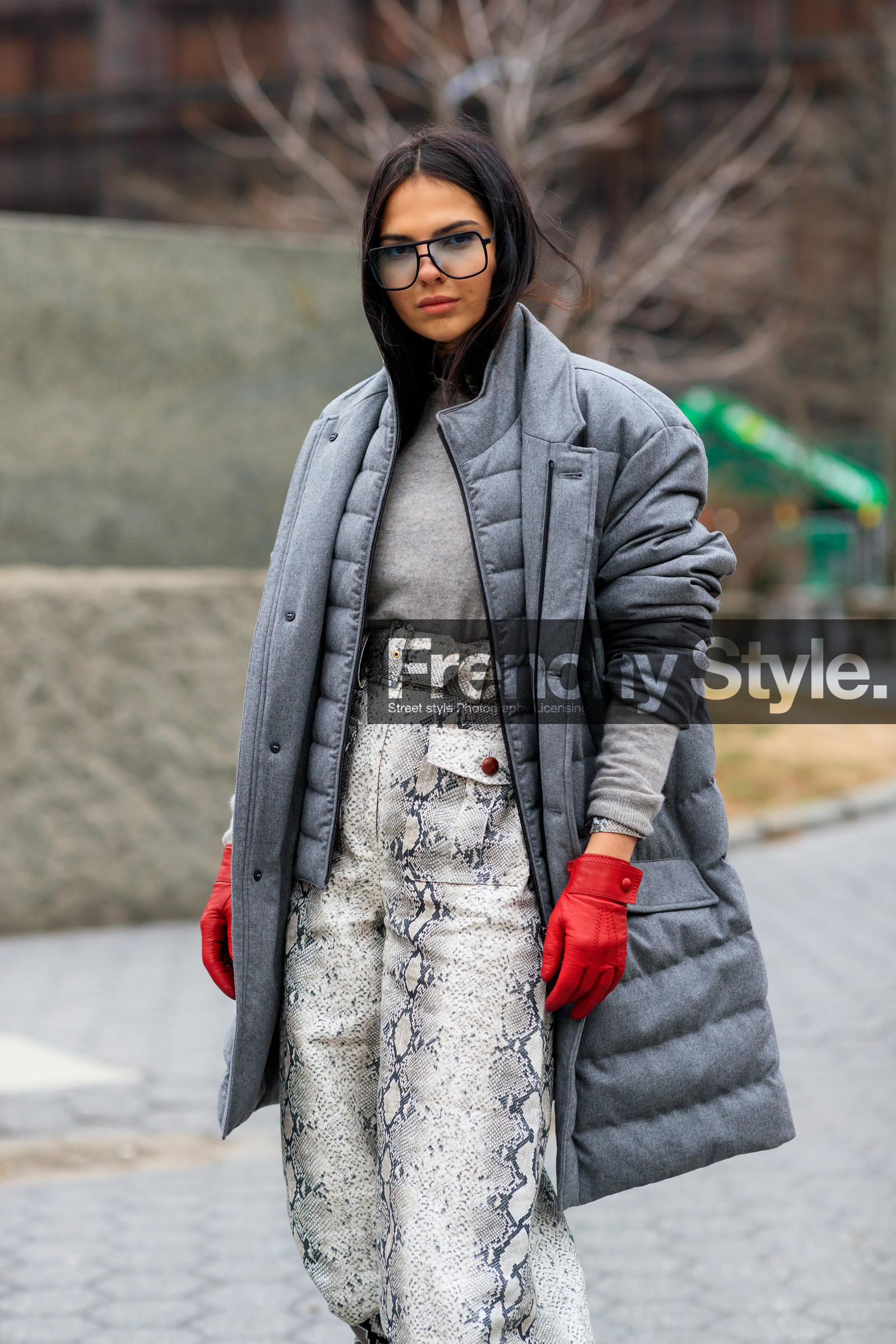 animal print, doina ciobanu, down jacket, graphic pants, grey coat, grey pants, grey sweater, printed pants, red gloves, snake print, sunglasses, trousers, street style, jonathan paciullo, frenchystyle, NYFW, NEW YORK, AUTUMN WINTER 2019-2020, AW 19-20, FALL WINTER 2019-2020, FW 19-20, fashion week, FW, vertical, atmosphere details, detail