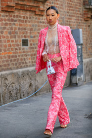 jaime xie, pink suits, pink jacket, pink pants, floral print jacket, floral printed pants, floral printed suits, jacquemus bag, white leather bag, hand bag, mini bag, lace blouse, white blouse, ruffle blouse, high collar blouse, flare pants, fashion week, frenchystyle, FW, jonathan paciullo, street style, vertical, full length, MFW, MILAN, SPRING SUMMER 2020, SS 20