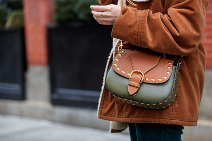 brown bag, brown jacket, corduroy, green bag, green pants, leather bag, marc jacobs, shearling, studs, trousers, street style, jonathan paciullo, FW, frenchystyle, fashion week, NYFW, NEW YORK, AUTUMN WINTER 2018-2019, AW 18-19, FALL WINTER 2018-2019, FW 18-19, atmosphere details, horizontal, detail, eugenie trochu