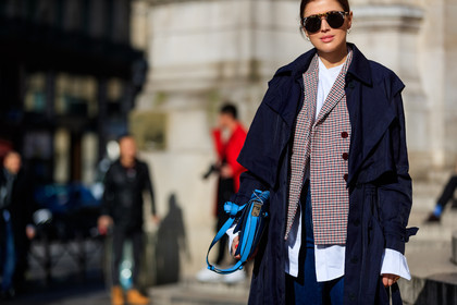 blazer, blue bag, checked, graphic jacket, houndstooth pattern, leather bag, navy coat, plaid, printed jacket, sunglasses, trench coat, trousers, white shirt, street style, jonathan paciullo, FW, frenchystyle, fashion week, PFW, PARIS, AUTUMN WINTER 2018-2019, FALL WINTER 2018-2019, FW 18-19, horizontal, atmosphere details