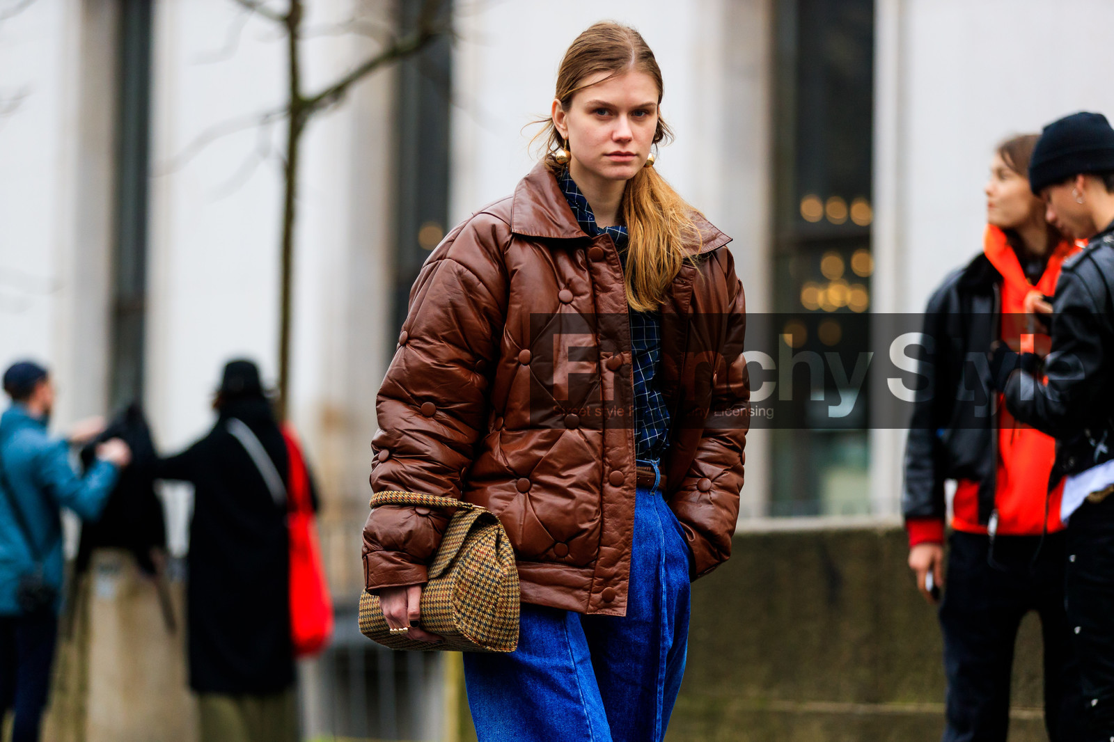 blue denim, blue shirt, brown jacket, checked shirt, denim pants, down jacket, green bag, houndstooth pattern, jeans, leather bag, trousers, street style, jonathan paciullo, FW, frenchystyle, fashion week, PFW, PARIS, AUTUMN WINTER 2018-2019, FALL WINTER 2018-2019, FW 18-19, horizontal, atmosphere details