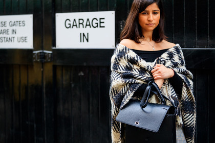 black and white, black bag, graphic jacket, houndstooth pattern, leather bag, printed jacket, street style, jonathan paciullo, FW, frenchystyle, fashion week, LFW, LONDON, AUTUMN WINTER 2018-2019, AW 18-19, FALL WINTER 2018-2019, FW 18-19, horizontal, atmosphere details, detail