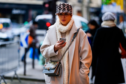 fendi, fur hat, graphic bag, leather bag, monogram, printed bag, snake print, white coat, white scarf, fashion week, frenchystyle, FW, jonathan paciullo, street style, PFW, PARIS, AUTUMN WINTER 2018-2019, FALL WINTER 2018-2019, FW 18-19, horizontal, atmosphere details