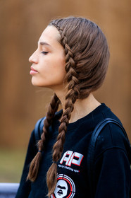 model, plaited hair, hair details, black sweatshirt, letter printed sweatshirt, fashion week, frenchystyle, FW, jonathan paciullo, street style, SPRING SUMMER 2020, SS 20, PFW, PARIS, vertical, atmosphere details, detail