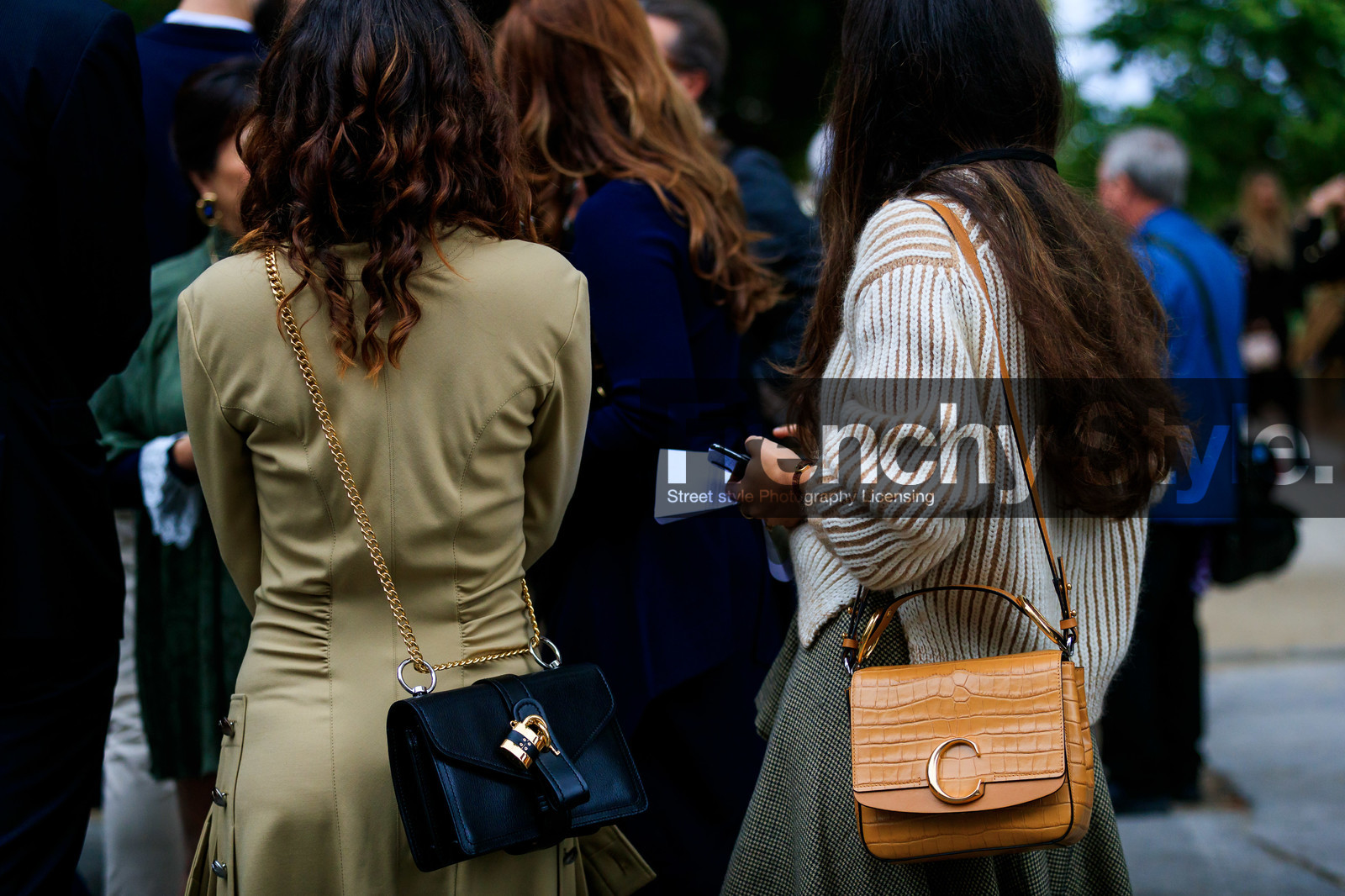 close up detail, bag detail, back details, black leather bag, camel leather bag, crossbody bag, shoulder bag, animal skin bag, golden chain strap bag, white pullover, beige dress, golden buckle bag, fashion week, frenchystyle, FW, jonathan paciullo, street style, SPRING SUMMER 2020, SS 20, PFW, PARIS, horizontal, atmosphere details, detail
