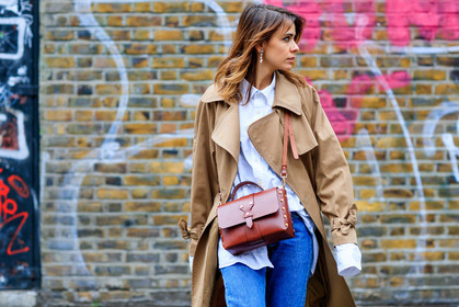 atmosphere details, AUTUMN WINTER 2017-2018, AW 17-18, beige coat, blue denim, brown bag, cristina fernandez, denim pants, detail, FALL WINTER 2017-2018, fashion week, frenchystyle, FW, FW 17-18, horizontal, jeans, jonathan paciullo, leather bag, LFW, LONDON, street style, trench coat, trousers, white shirt