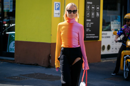 thora valdimars, tie and dye top, orange top, pink top, turtleneck top, long sleeves top, black pants, openwork pants, scale sunglasses, fashion week, frenchystyle, FW, jonathan paciullo, street style, horizontal, atmosphere details, detail, MFW, MILAN, SPRING SUMMER 2020, SS 20
