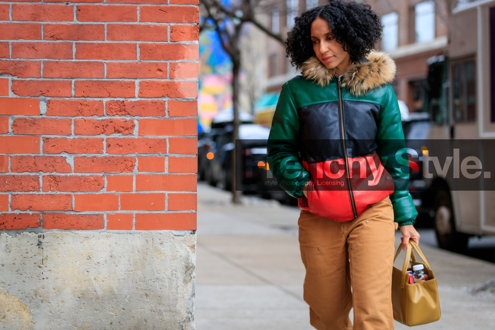 brown denim, carhartt, denim pants, down jacket, fur collar, graphic jacket, jeans, leather bag, leather jacket, marc jacobs, printed jacket, trousers, yellow bag, street style, jonathan paciullo, FW, frenchystyle, fashion week, NYFW, NEW YORK, AUTUMN WINTER 2018-2019, AW 18-19, FALL WINTER 2018-2019, FW 18-19, atmosphere details, horizontal, detail