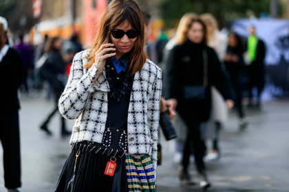 natasha goldenberg, white jacket, tweed jacket, black jacket, black skirt, black leather belt, black polo shirt, blue polo shirt, black sunglasses, celine sunglasses, chopova lowena skirt, chopova lowena belt, pleated skirt, asymetrical skirt, checked skirt, belted skirt, green skirt, blue skirt, yellow skirt, chanel jacket, fashion week, frenchystyle, FW, jonathan paciullo, street style, PFW, PARIS, horizontal, atmosphere details, detail