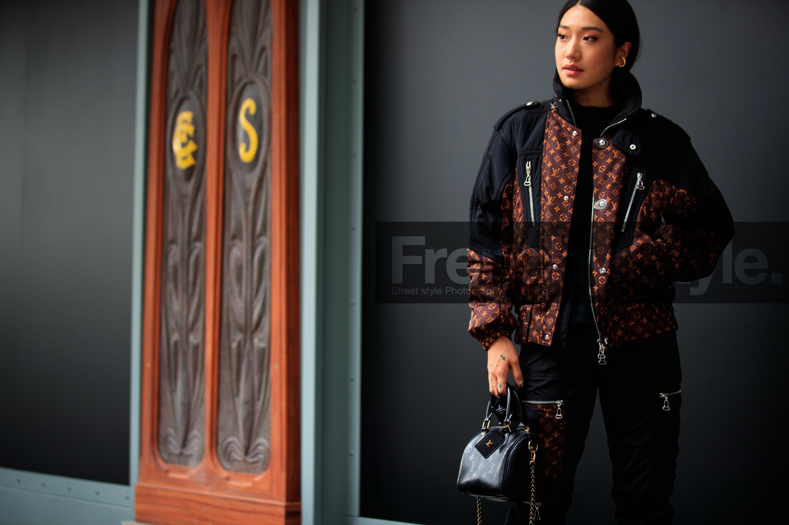 peggy gould, black coat, black pants, black leather bag, brown coat, down jacket, zipped coat, monogrammed coat, monogrammed pants, monogrammed bag, hand bag, bowling bag, PARIS, PFW, fashion week, frenchystyle, FW, jonathan paciullo, street style, SPRING SUMMER 2021, SS 21, horizontal, atmosphere details, detail