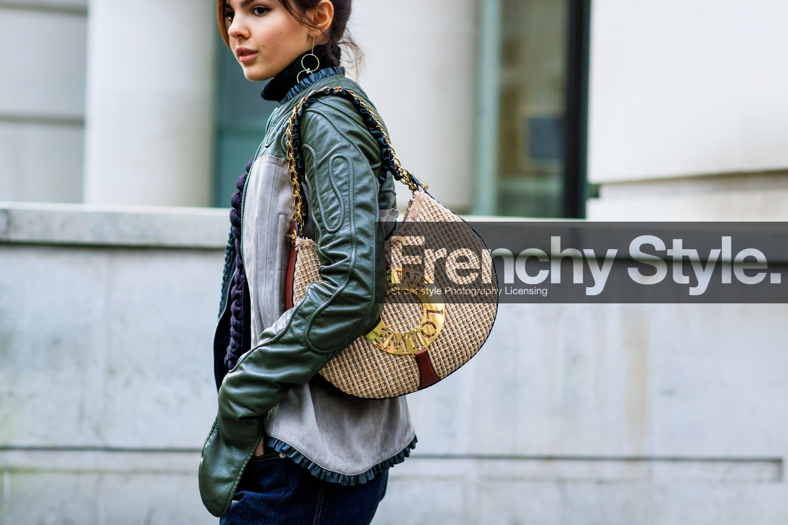 atmosphere details, AUTUMN WINTER 2017-2018, AW 17-18, beige bag, black top, detail, Doina Ciobanu, FALL WINTER 2017-2018, fashion week, frenchystyle, FW, FW 17-18, green jacket, horizontal, jonathan paciullo, leather bag, LFW, loewe, LONDON, street style, trousers