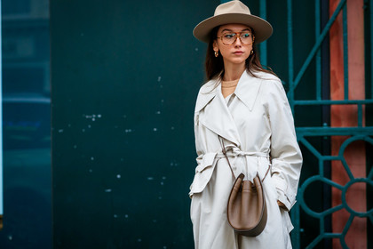 beatrice gutu, beige coat, beige hat, brown bag, earrings, leather bag, LONDON, LFW, fashion week, frenchystyle, FW, jonathan paciullo, street style, AUTUMN WINTER 2019-2020, AW 19-20, FW 19-20, FALL WINTER 2019-2020, horizontal, atmosphere details, detail
