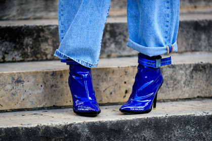 blue boots, blue denim, denim pants, high heels, jeans, leather shoes, off white, trousers, varnished leather shoes, street style, jonathan paciullo, FW, frenchystyle, fashion week, PFW, PARIS, AUTUMN WINTER 2018-2019, FALL WINTER 2018-2019, FW 18-19, horizontal, atmosphere details