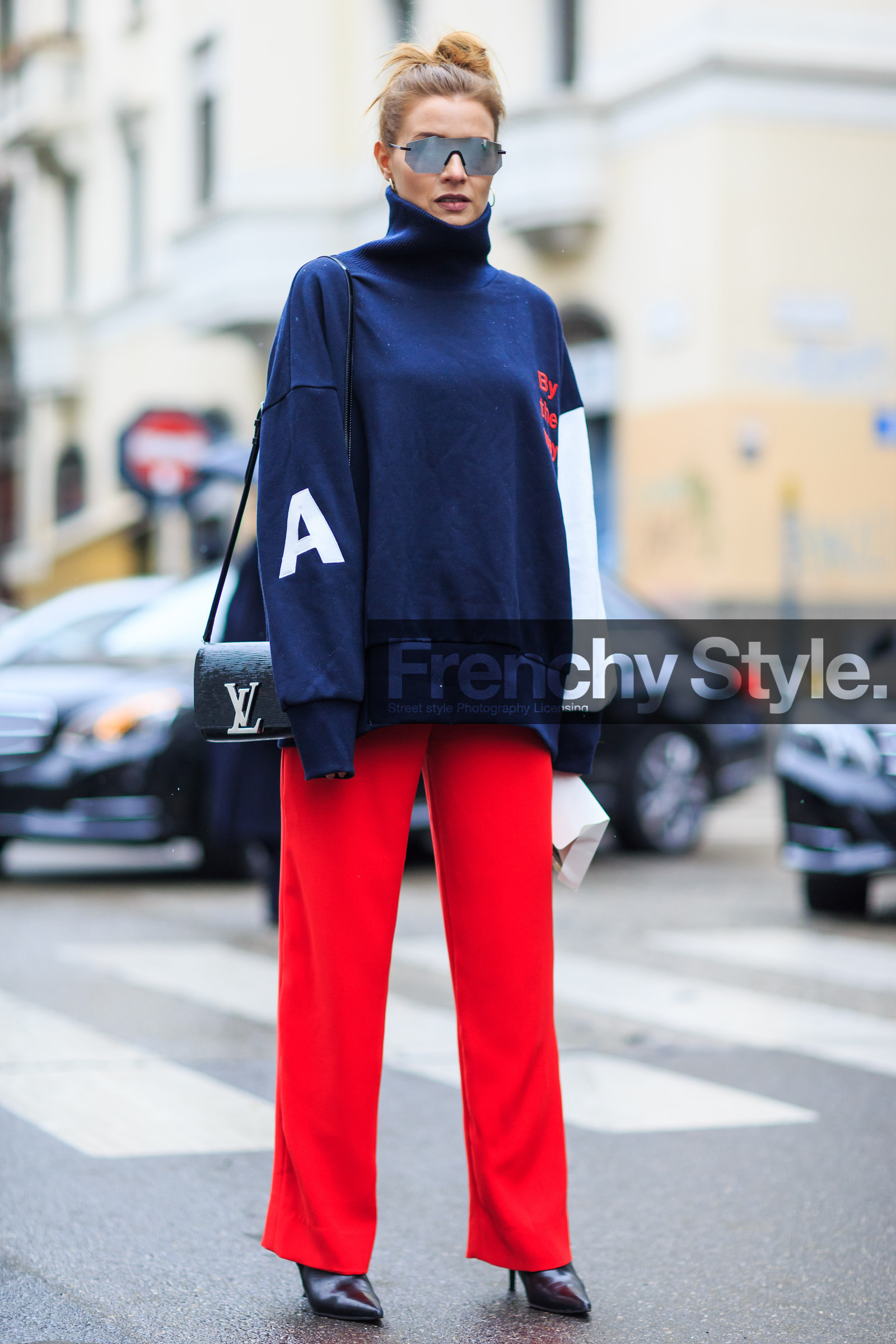 AUTUMN WINTER 2016-2017, AW 16-17, black bag, black boots, blue sweater, FALL WINTER 2016-2017, fashion week, frenchystyle, full length, FW, FW 16-17, high heels, jonathan paciullo, leather bag, leather shoes, LFW, LONDON, louis vuitton, MENSWEAR, navy sweater, printed sweater, red pants, street style, sunglasses, vertical