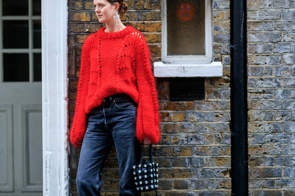 atmosphere details, AUTUMN WINTER 2017-2018, AW 17-18, black bag, black denim, denim pants, detail, FALL WINTER 2017-2018, fashion week, frenchystyle, FW, FW 17-18, horizontal, jeans, jonathan paciullo, leather bag, LFW, LONDON, oversize, red sweater, street style, studs, trousers