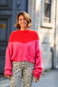 celine earrings, red pullover, pink pullover, loose pullover, animal print pants, light beige pants, fashion week, frenchystyle, FW, jonathan paciullo, street style, vertical, atmosphere details, detail, MFW, MILAN, SPRING SUMMER 2020, SS 20