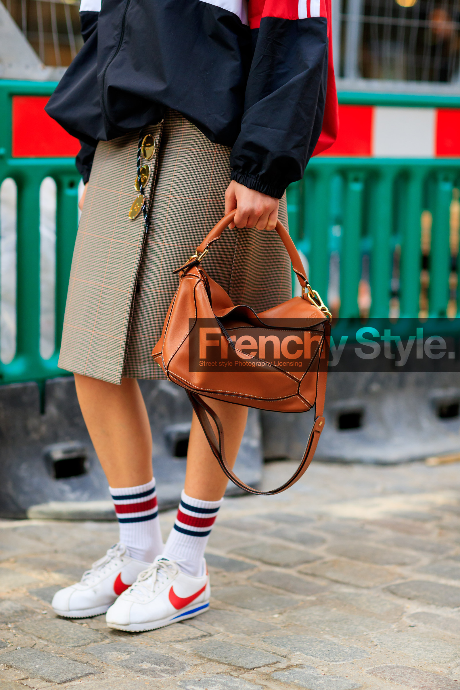 balenciaga, beige skirt, brown bag, graphic jacket, graphic skirt, leather bag, leather shoes, loewe, nike, printed jacket, printed skirt, red jacket, sportswear, white sneakers, white socks, street style, jonathan paciullo, FW, frenchystyle, fashion week, LFW, LONDON, AUTUMN WINTER 2018-2019, AW 18-19, FALL WINTER 2018-2019, FW 18-19, vertical, atmosphere details, detail