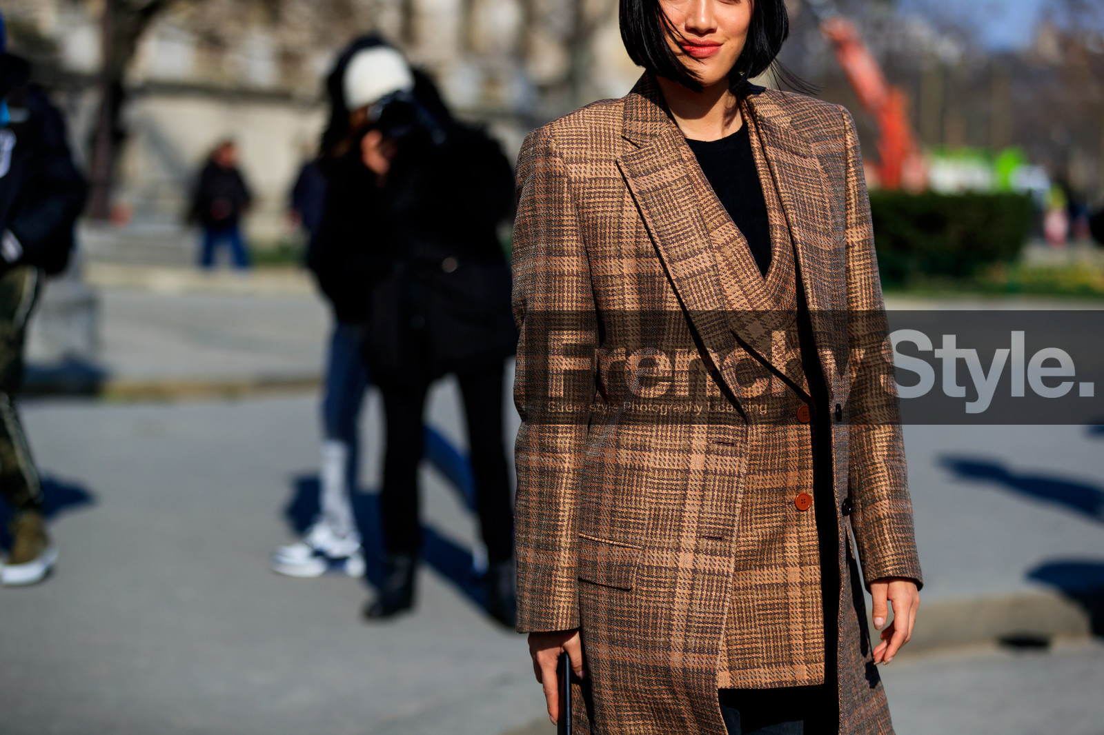 brown coat, brown jacket, checked, graphic jacket, houndstooth pattern, plaid, printed jacket, street style, jonathan paciullo, FW, frenchystyle, fashion week, PFW, PARIS, AUTUMN WINTER 2018-2019, FALL WINTER 2018-2019, FW 18-19, horizontal, atmosphere details, Tiffany Hsu