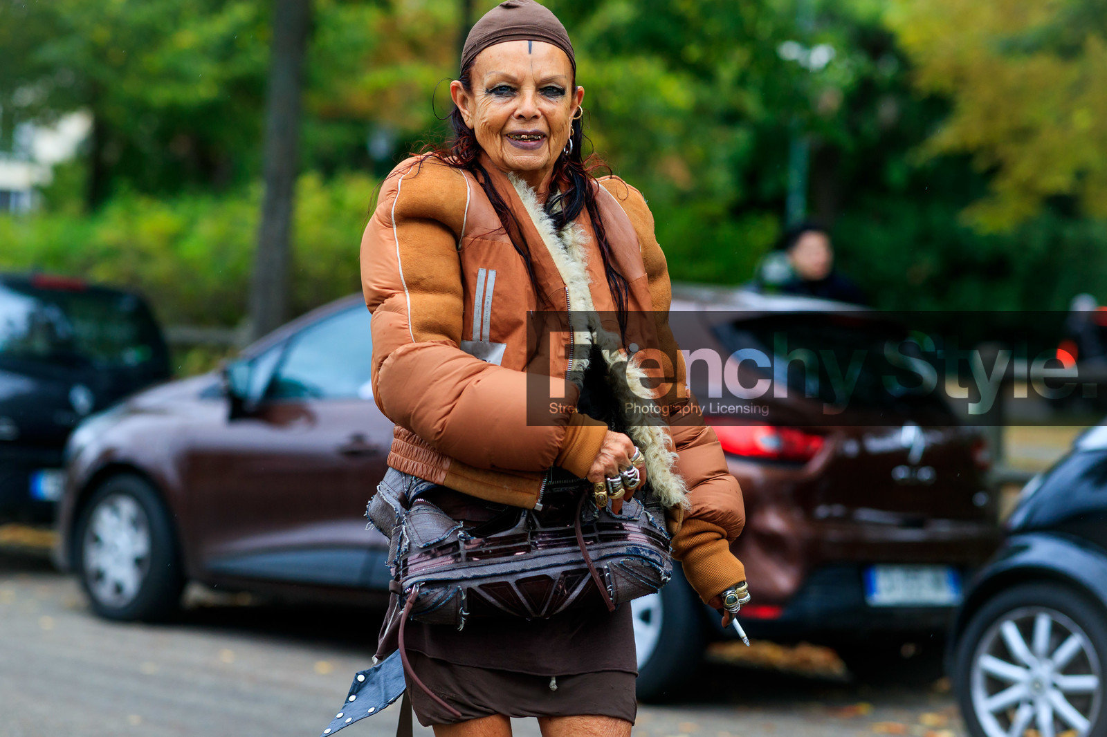 michele lamy, rick owens coat, camel coat, camel down jacket, fur coat, brown skirt, mini skirt, multi rings, golden rings, silvered ring, brown leather bag, crossbody bag, used bag, patchwork bag, hair details, fashion week, frenchystyle, FW, jonathan paciullo, street style, SPRING SUMMER 2020, SS 20, PFW, PARIS, horizontal, atmosphere details, detail