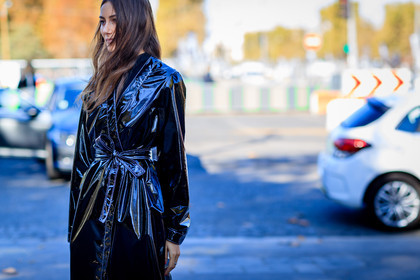 atmosphere details, black coat, chanel, detail, fashion week, frenchystyle, FW, Giorgia Tordini, horizontal, jonathan paciullo, leather coat, PARIS, PFW, SPRING SUMMER 2017, SS 17, street style, varnished leather coat