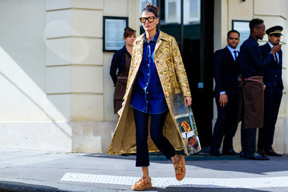atmosphere details, blue denim, brocard, denim pants, denim shirt, fashion week, frenchystyle, full length, FW, giovanna battaglia, gold coat, horizontal, jeans, jonathan paciullo, leather shoes, orange sneakers, PARIS, PFW, printed coat, puma, shiny coat, SPRING SUMMER 2017, SS 17, street style, sunglasses, trousers