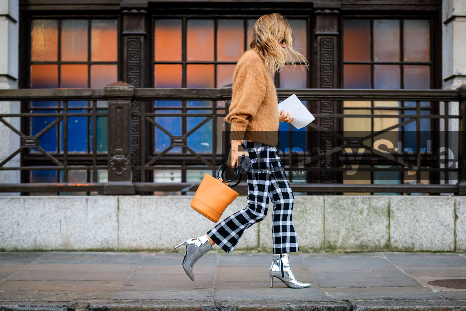 atmosphere details, AUTUMN WINTER 2017-2018, AW 17-18, black and white, camel bag, camel sweater, checked pants, FALL WINTER 2017-2018, fashion week, frenchystyle, full length, FW, FW 17-18, geometric, graphic pants, high heels, horizontal, jonathan paciullo, leather bag, leather shoes, LFW, LONDON, metallic heels, plaid, printed pants, shiny boots, silver shoes, street style, sunglasses, trousers