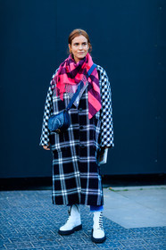black and white, black bag, checked, fuschia, graphic jacket, leather bag, leather shoes, plaid, printed jacket, tartan, white boots, street style, jonathan paciullo, FW, frenchystyle, fashion week, LFW, LONDON, AUTUMN WINTER 2018-2019, AW 18-19, FALL WINTER 2018-2019, FW 18-19, vertical, full length, blanca miro scrimieri
