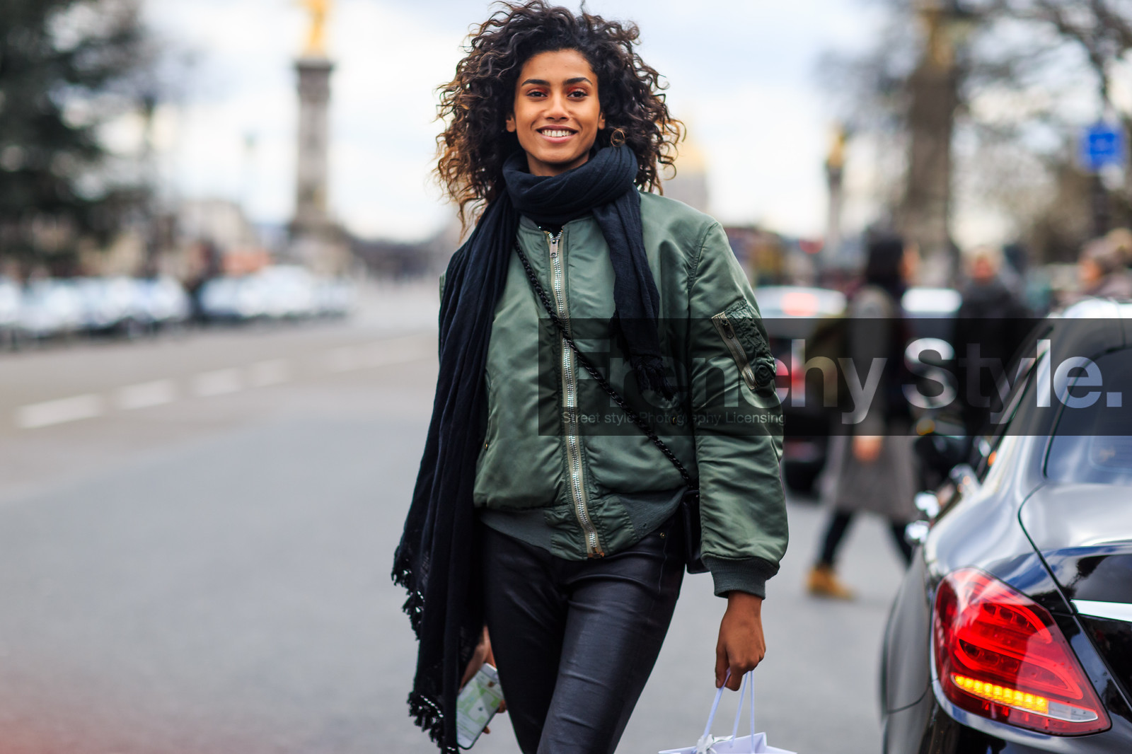 atmosphere details, AUTUMN WINTER 2016-2017, AW 16-17, black pants, black scarf, bomber jacket, curly hair, detail, FALL WINTER 2016-2017, fashion week, frenchystyle, FW, FW 16-17, green jacket, horizontal, imaan hamman, jonathan paciullo, kaki jacket, leather pants, model, PARIS, PFW, street style