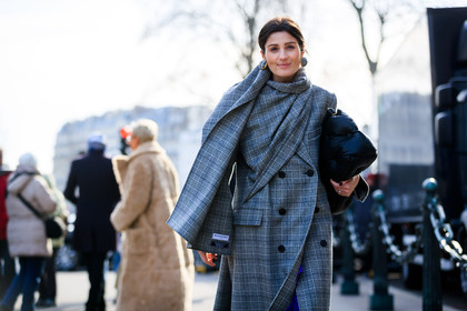 balenciaga, black bag, checked, graphic jacket, grey coat, grey scarf, leather bag, maison martin margiela, plaid, printed jacket, street style, jonathan paciullo, FW, frenchystyle, fashion week, PFW, PARIS, AUTUMN WINTER 2018-2019, FALL WINTER 2018-2019, FW 18-19, horizontal, atmosphere details, Irina Linovich