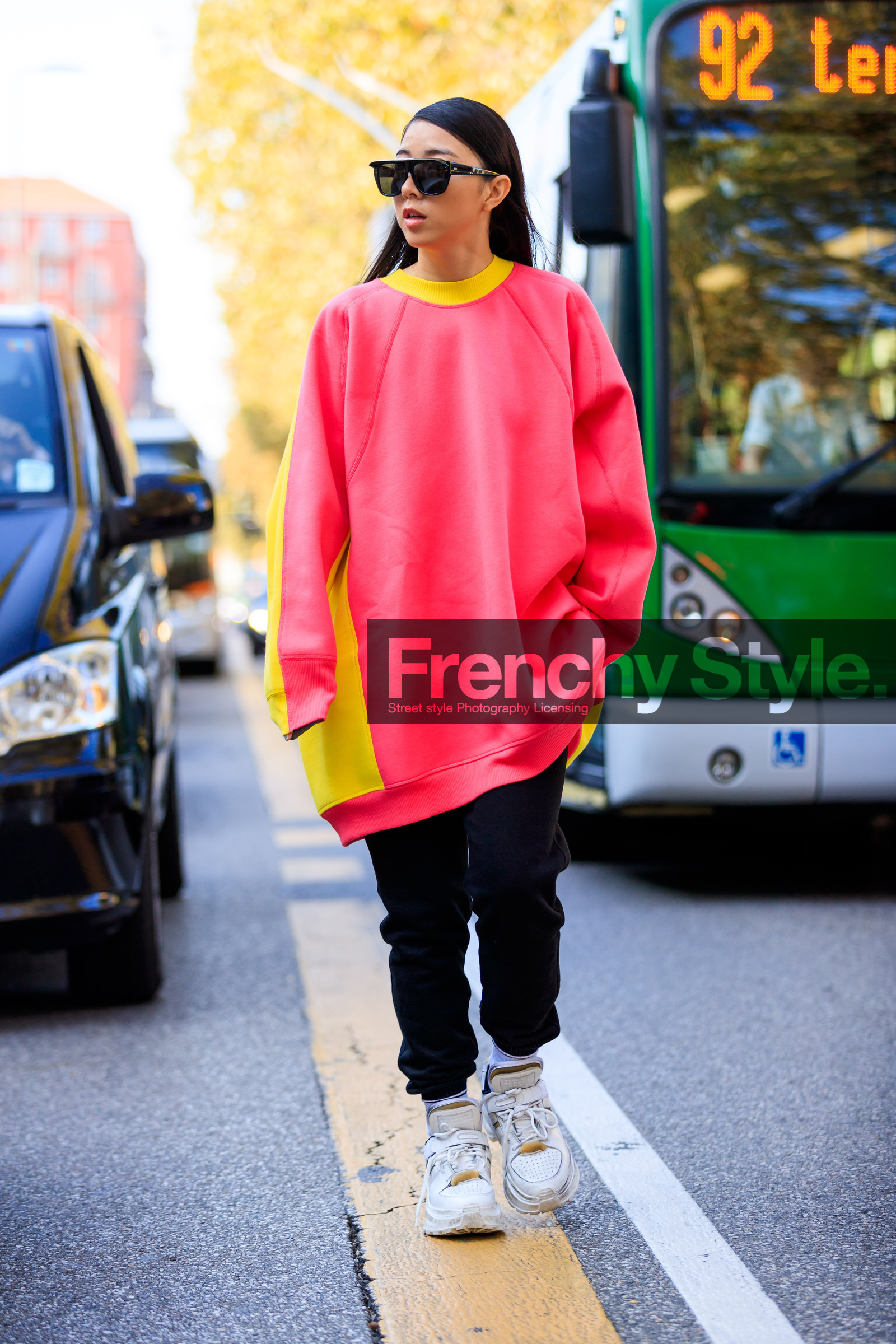 black pants, leather shoes, pink sweater, sunglasses, trousers, white sneakers, yuyu zhangzou, street style, jonathan paciullo, FW, frenchystyle, fashion week, MFW, MILAN, SPRING SUMMER 2019, SS 19, vertical, full length