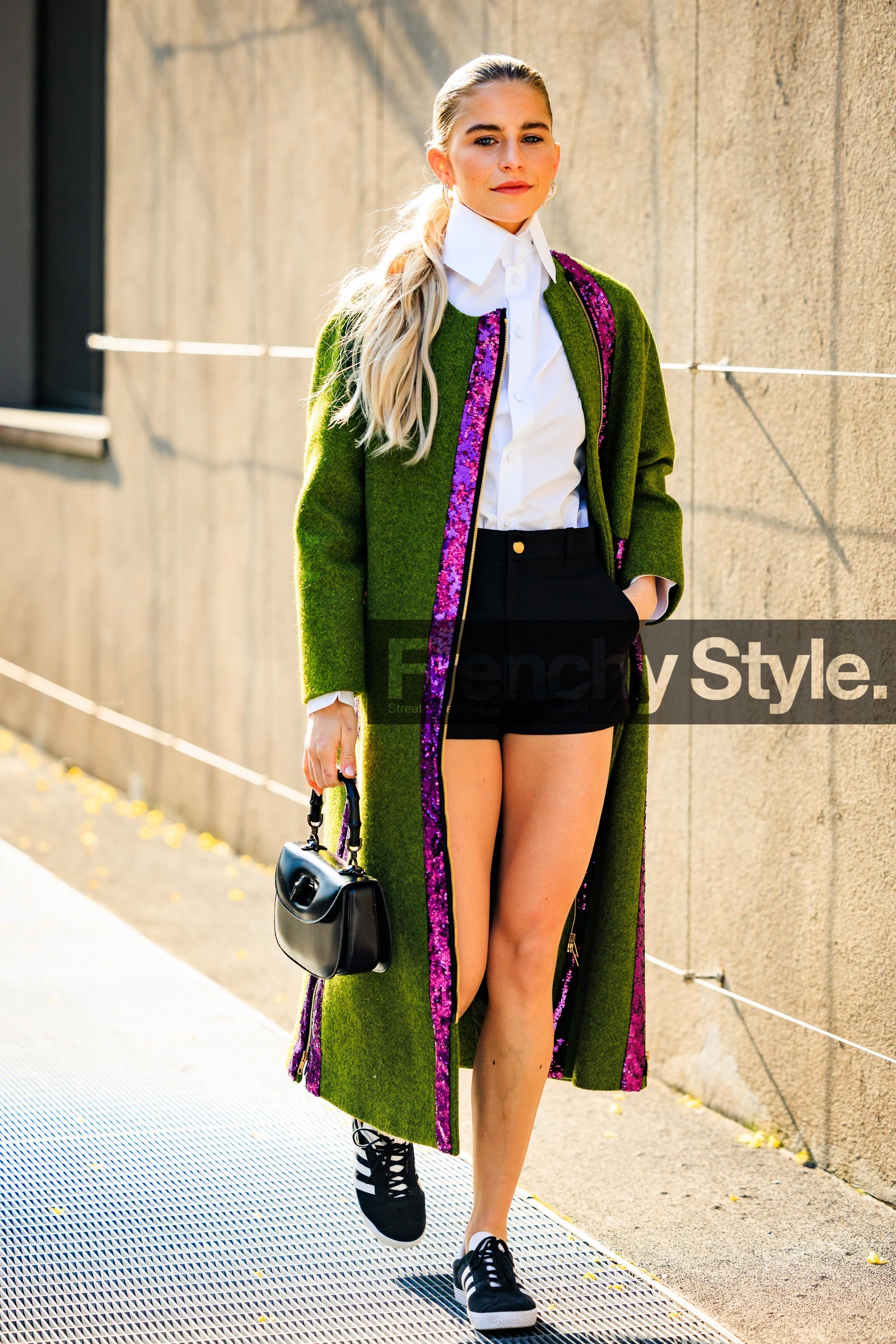 gucci, gucci bamboo bag, leather handbag, black handbag, green coat, embroidered lining coat, black shorts, black sneakers, white shirt, high collar shirt, pony tail, caro daur, street style, jonathan paciullo, FW, frenchystyle, fashion week, MFW, MILAN, FALL WINTER 2022_2023, AUTUMN WINTER 2022-2023, FW 22-23, vertical, full length